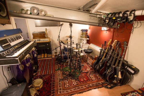 Well resourced live room