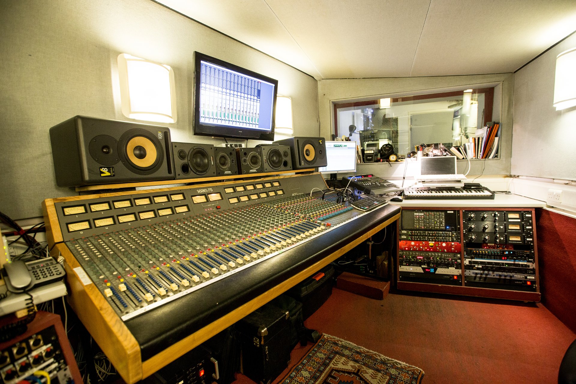 Trident Series 75 desk